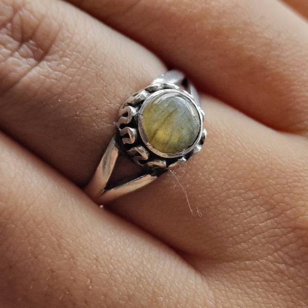 Simple Himalayan Labradorite 925 Sterling Silver Ring - Baga Ethnik Living